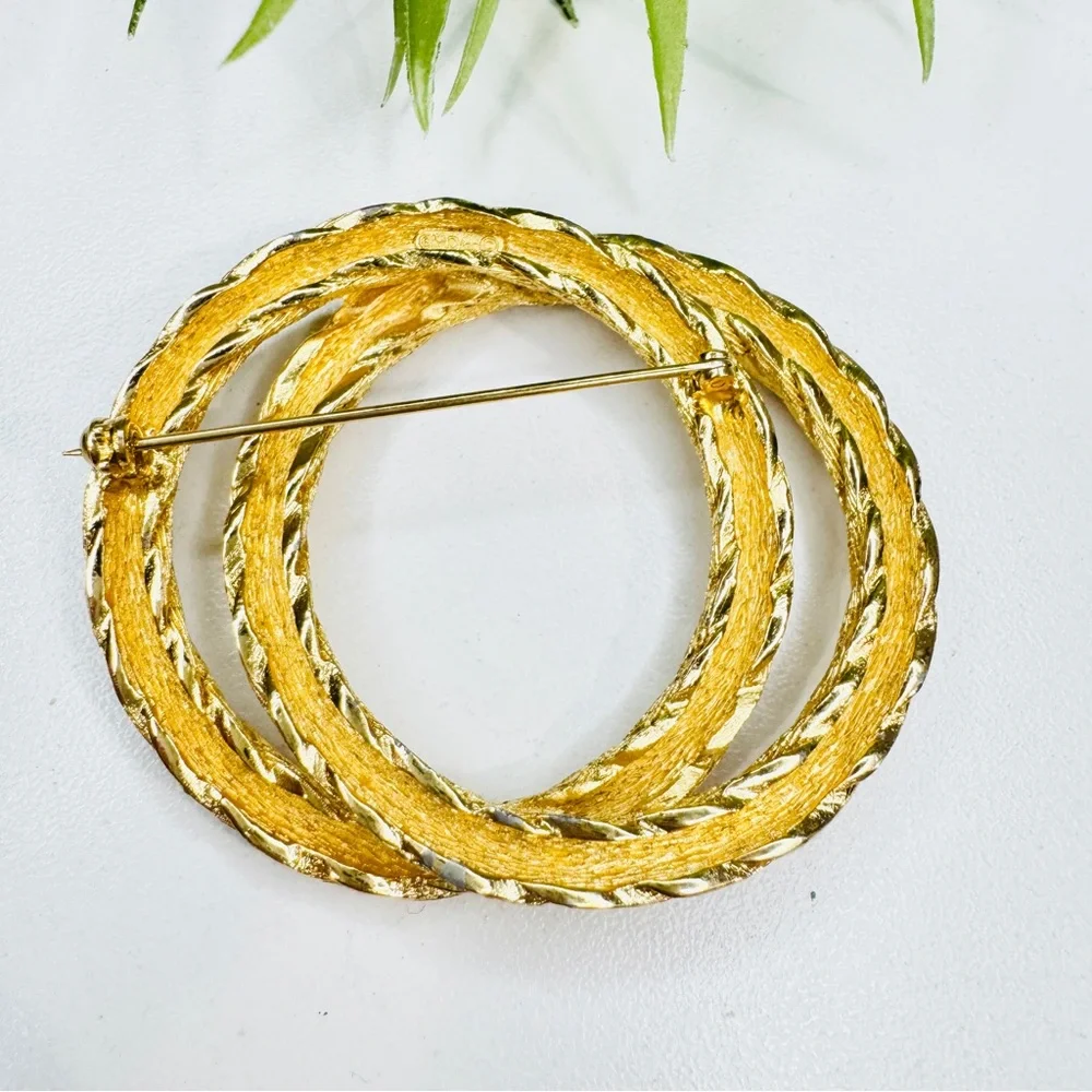 Vintage 80s Christian Dior Retro Gold Tone Double Circle Twisted Rope Brooch Pin